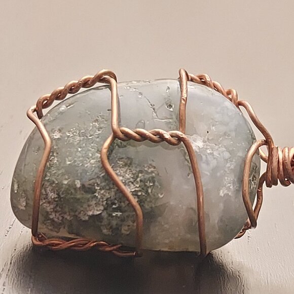 Green Agate Wire-Wrapped Pendant - Picture 2 of 6
